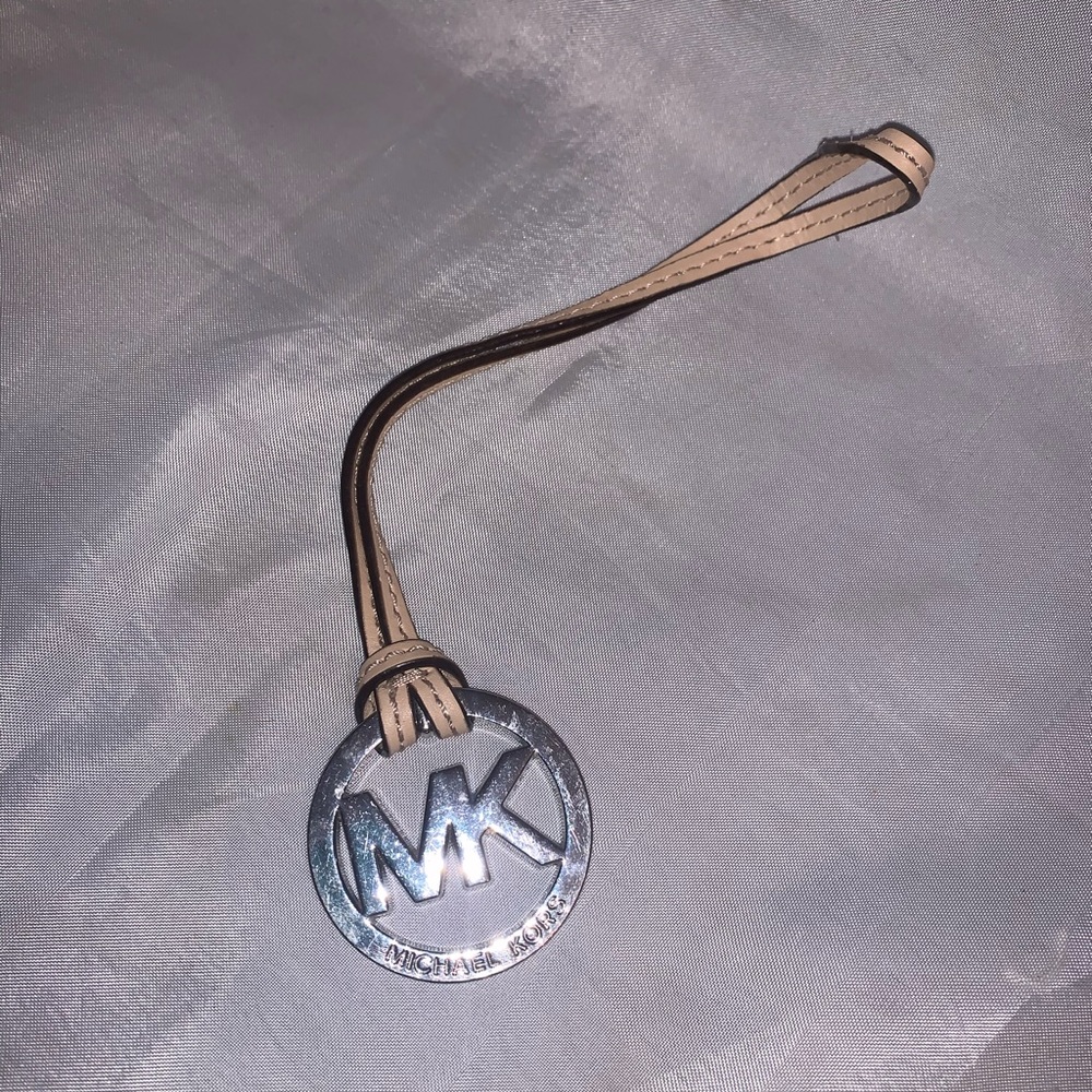 MK LOGO KEY MICHAEL KORS TAN STRAP LEATHER RING